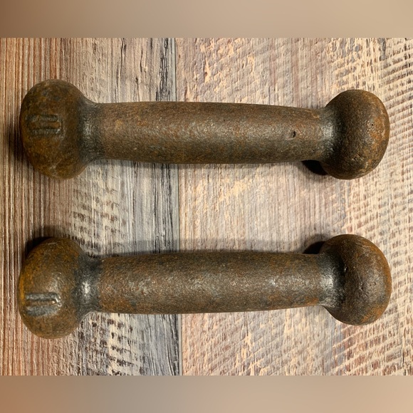 Cast Iron Round Bun Head Dumbbell Set - 1 Pound each - Picture 3 of 5